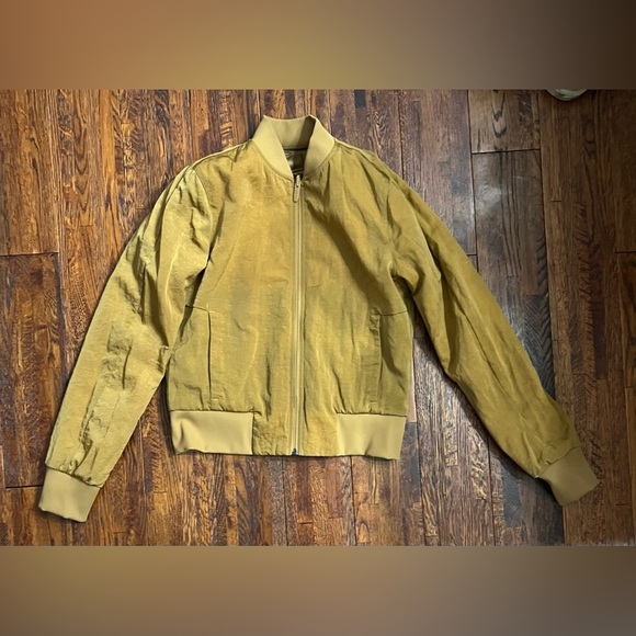 LULULEMON Nonstop Bomber Jacket Reversible in Gold Spice Size 4 - Picture 14 of 14